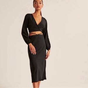 Cute XS Abercrombie black crop top with wrap-front detail and adjustable ties!